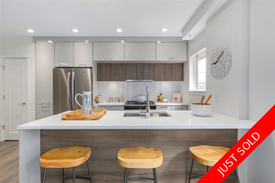 Collingwood VE Townhouse for sale:  3 bedroom 1,070 sq.ft. (Listed 2019-01-04)